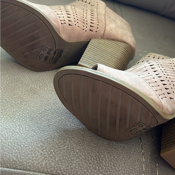 Women's copid peep Toe Booties - Picture 3 of 7